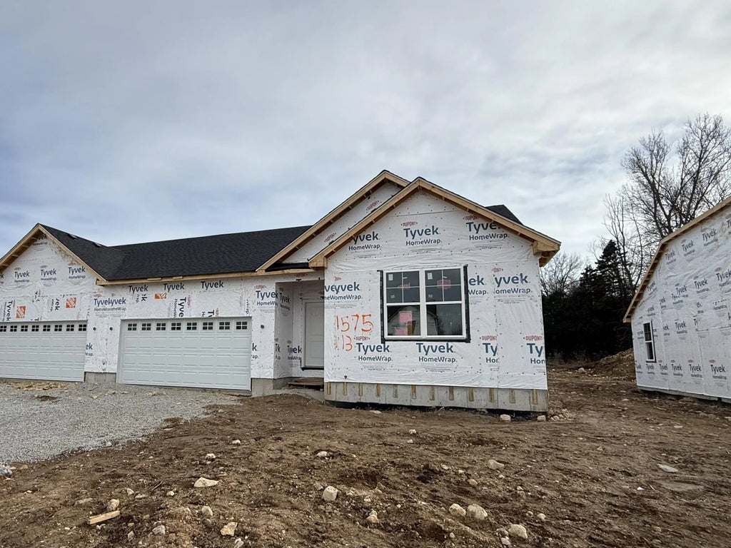 1575 Meadowview Ct, Whitewater