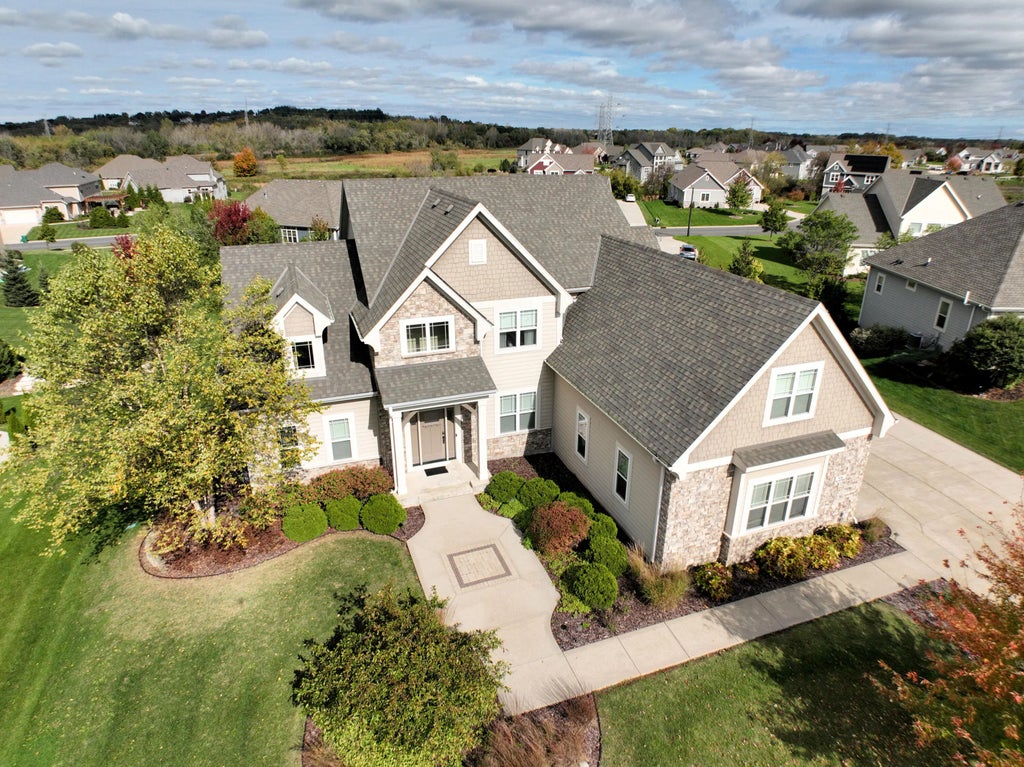 N56w19780 Powell Dr, Menomonee Falls