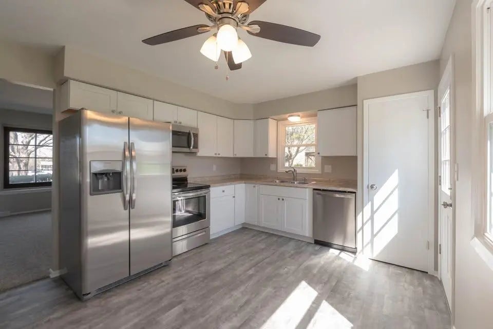 734 Normandy Cir, Hartland