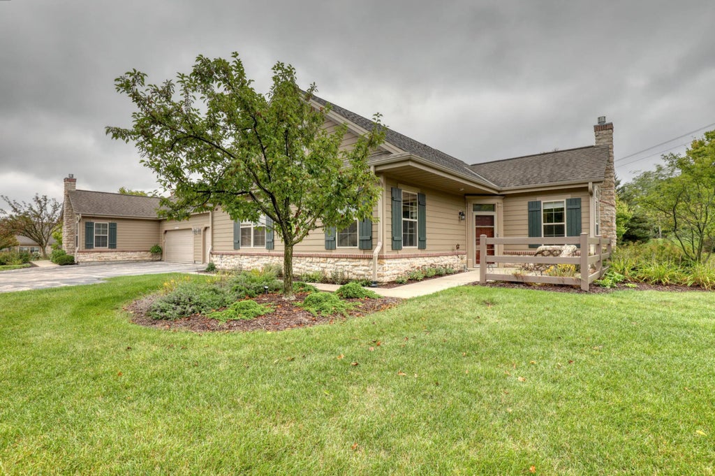 W155n7081 Amberleigh Cir, Menomonee Falls
