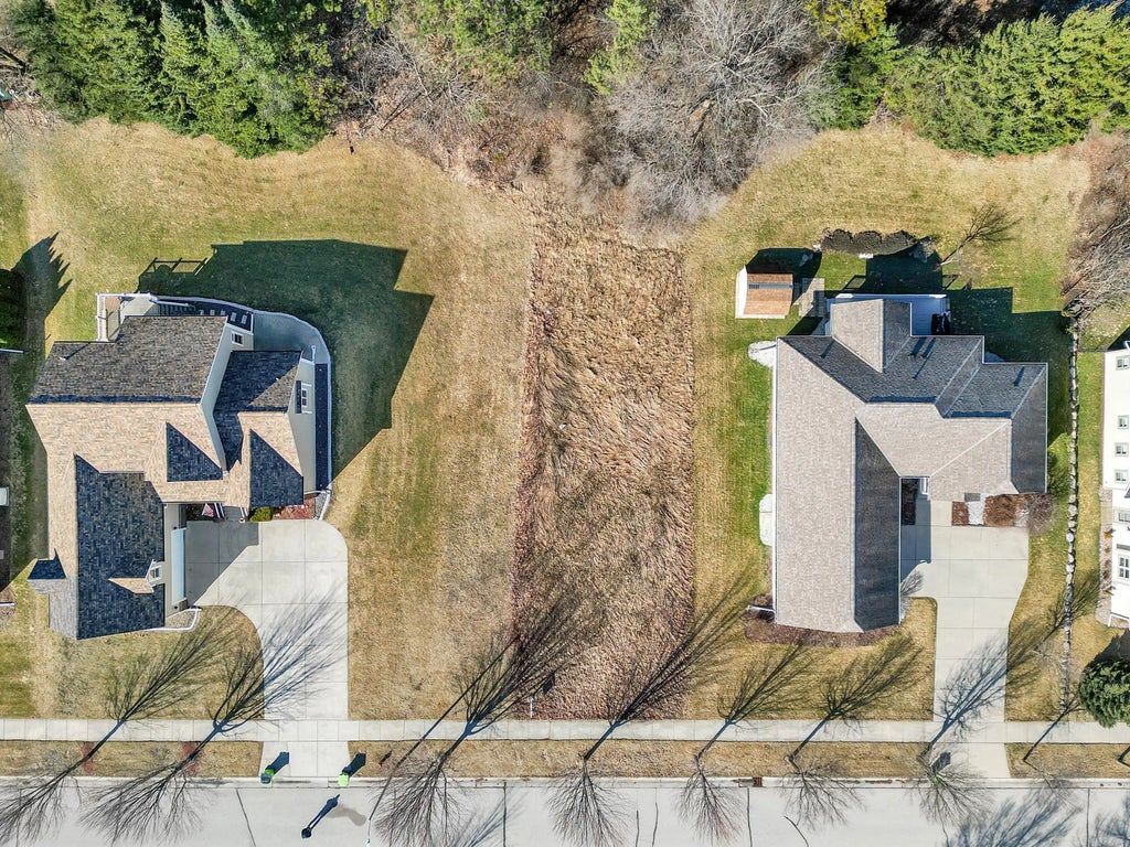 1503 Red Oak Dr, Hartford