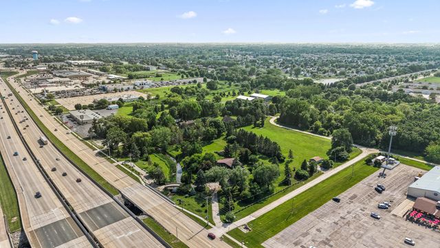 765 N Washburn St, Oshkosh