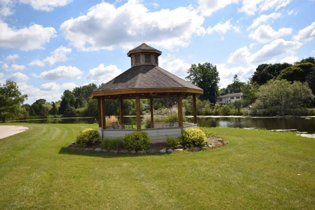 1650 Vivian Ct 1652, Trenton