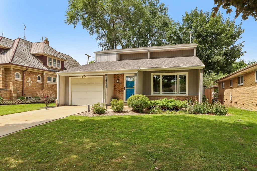 9916 W Grantosa Dr, Wauwatosa