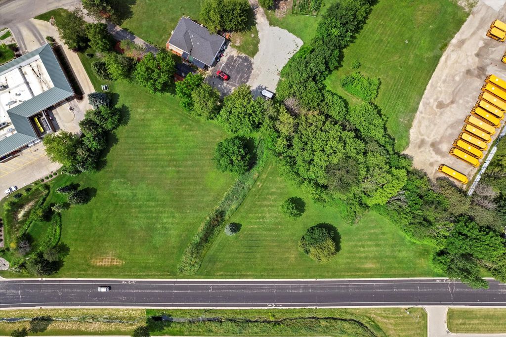 106 Carriage Hill Dr, Watertown