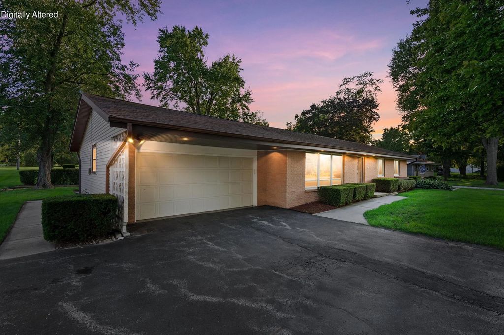 1501 E Fitzsimmons Rd, Oak Creek
