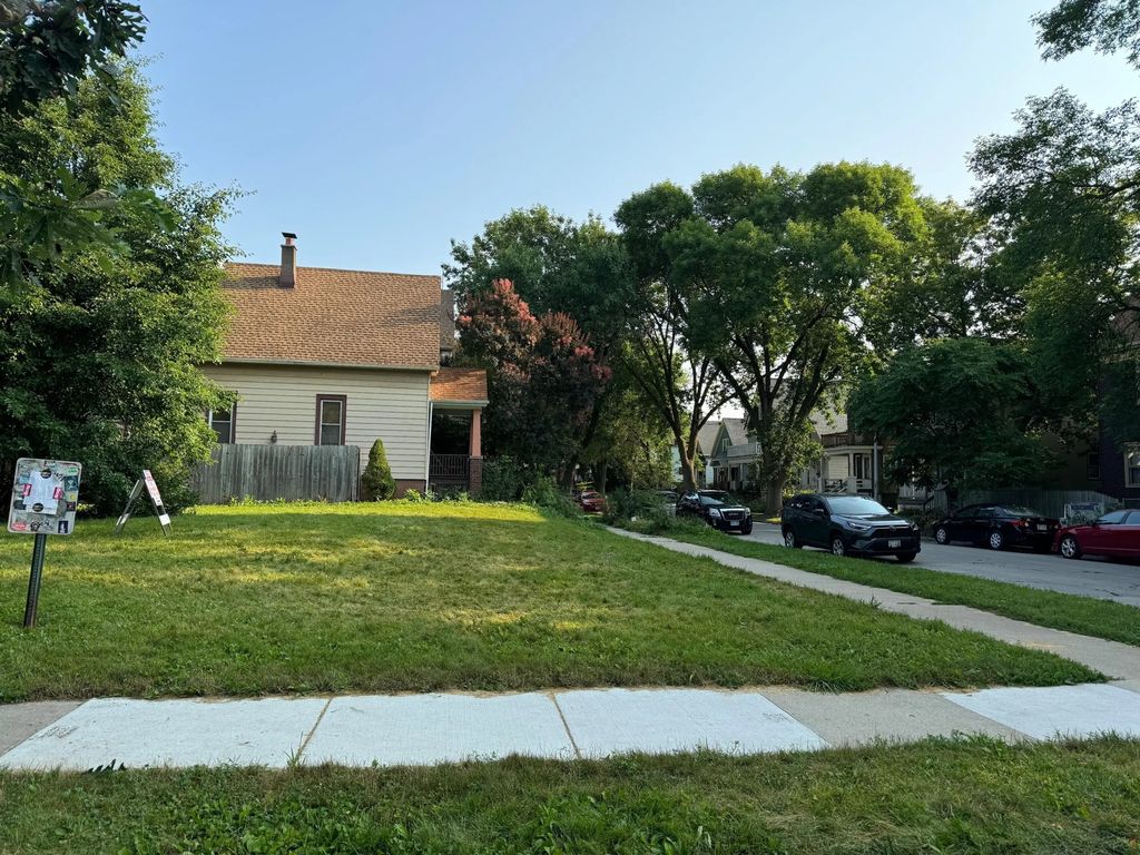 930 E Hadley St, Milwaukee
