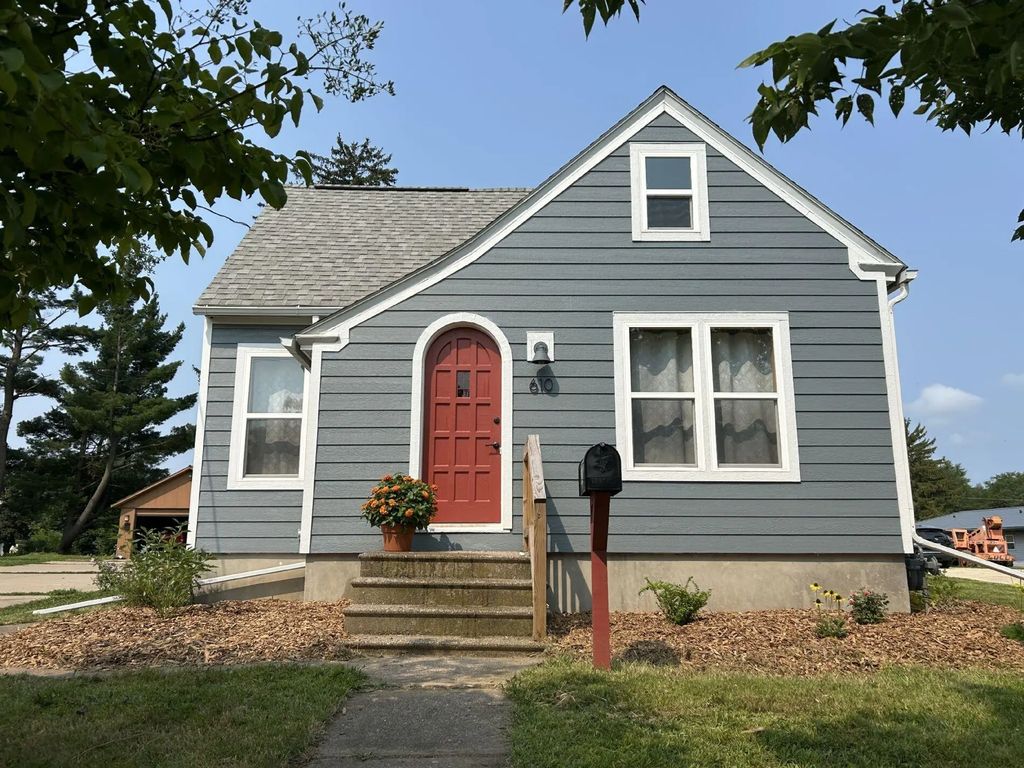 610 S Main St, Viroqua