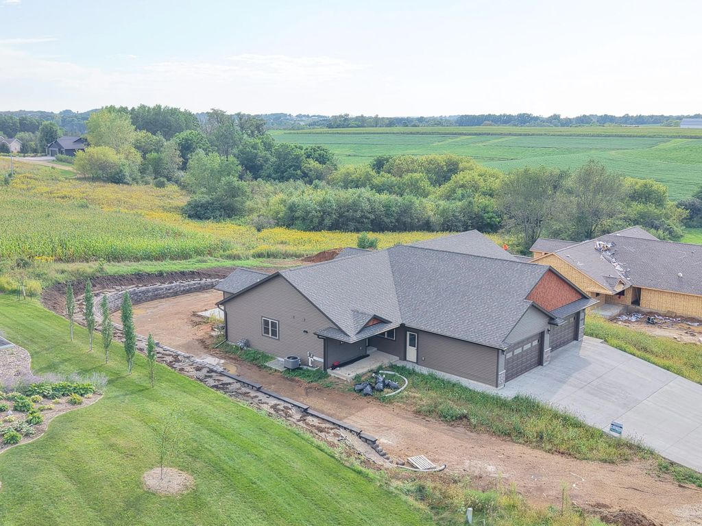 1213 16th Fairway Dr, Viroqua