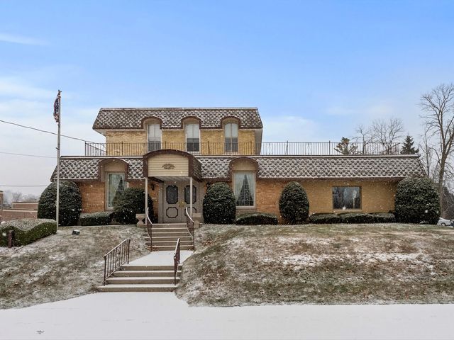 1122 S 8th St 1120, Manitowoc