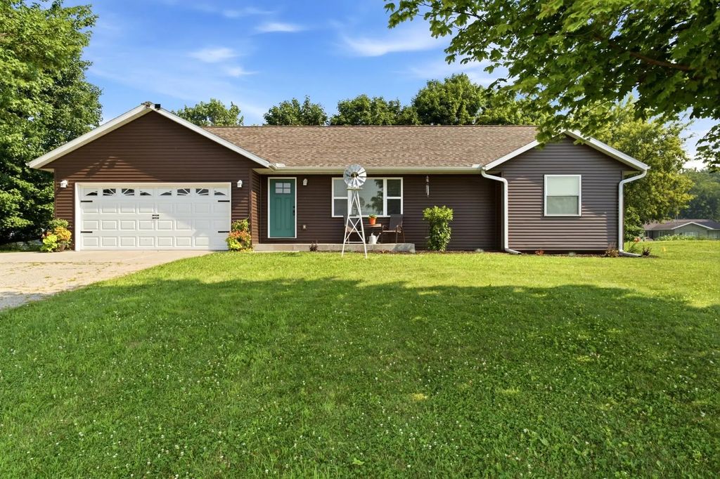 E7608 E Smith Rd, Viroqua