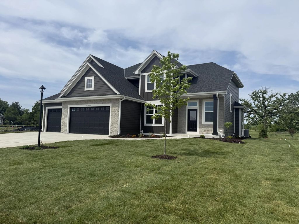 W215n4855 Kathleen Dr, Menomonee Falls