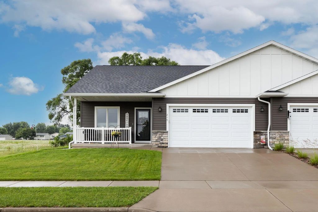 217 Rivers Dr, Holmen