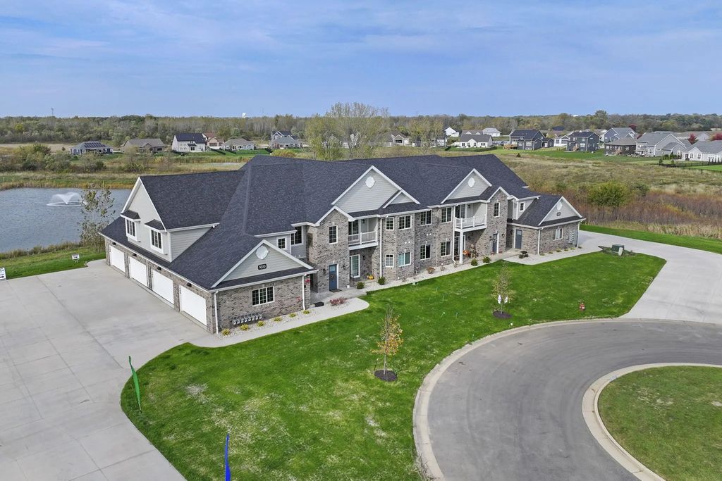 9200 66th Ave 124, Pleasant Prairie