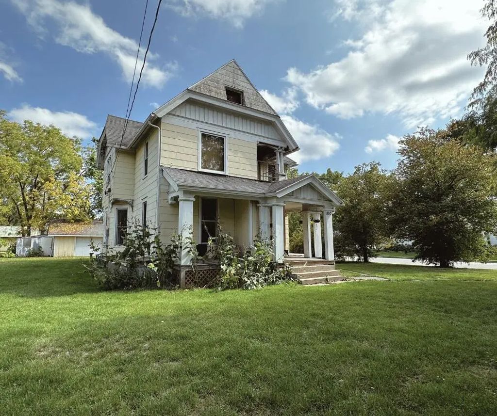 800 N Main St, Lake Mills