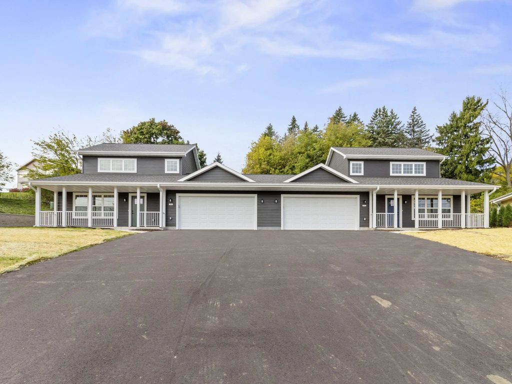 1904 River Dr, West Bend