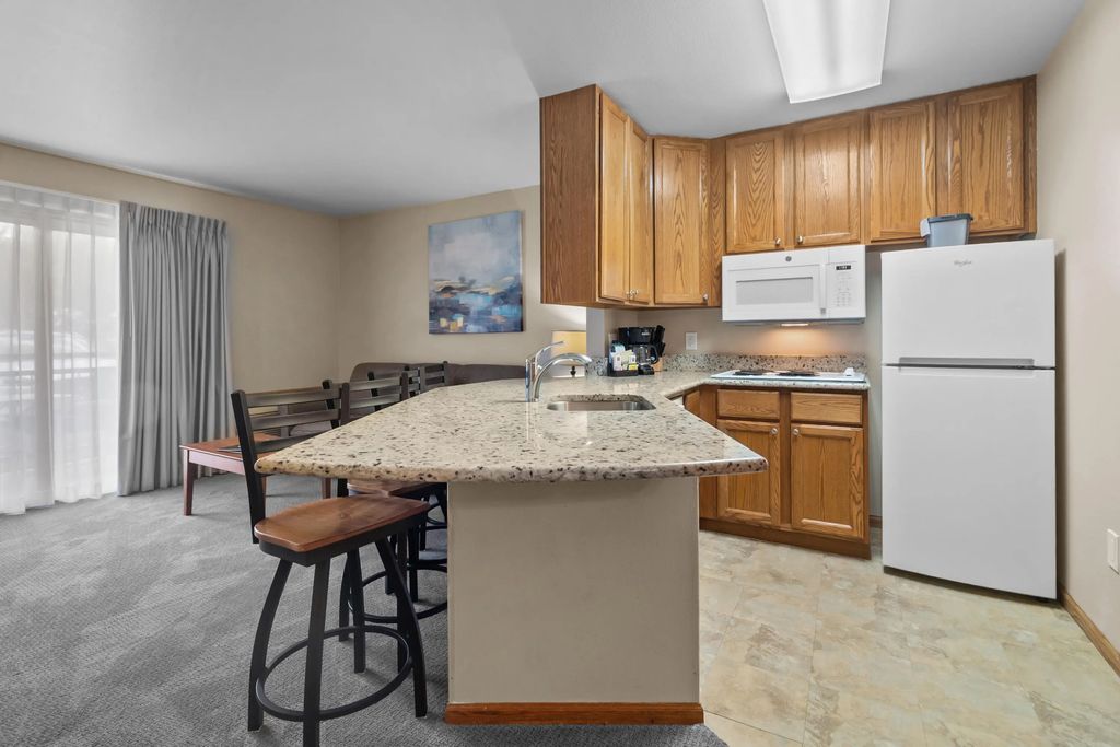 111 Center St 239, Lake Geneva