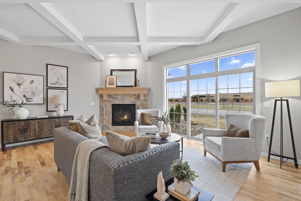W64n1091 Stone Lake Cir 24, Cedarburg