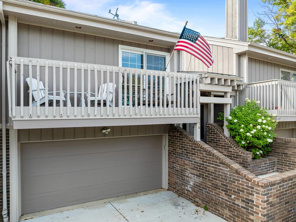 814 Kendall Ln 3c, Lake Geneva