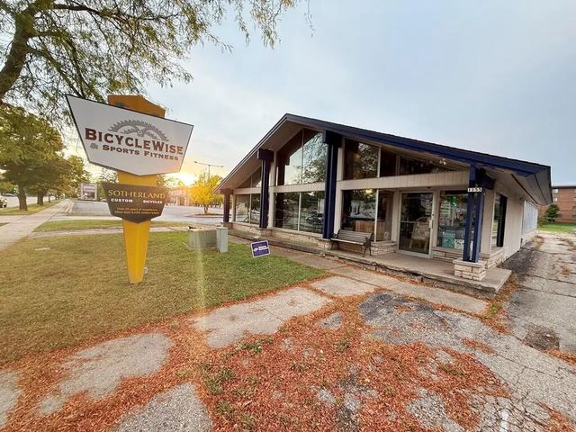 1155 W Main St, Whitewater