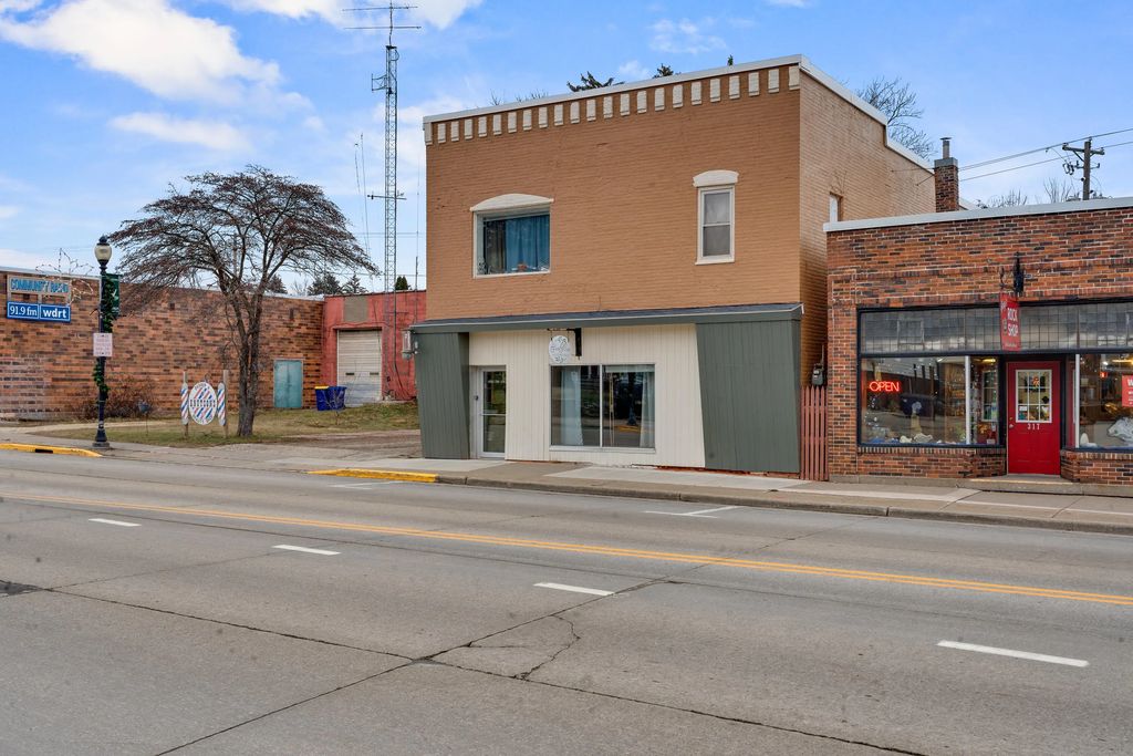 315 S Main St, Viroqua