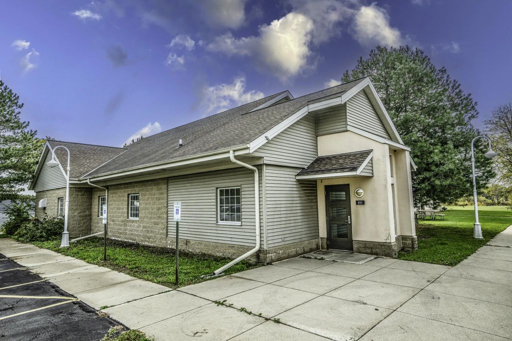 N/A, West Bend