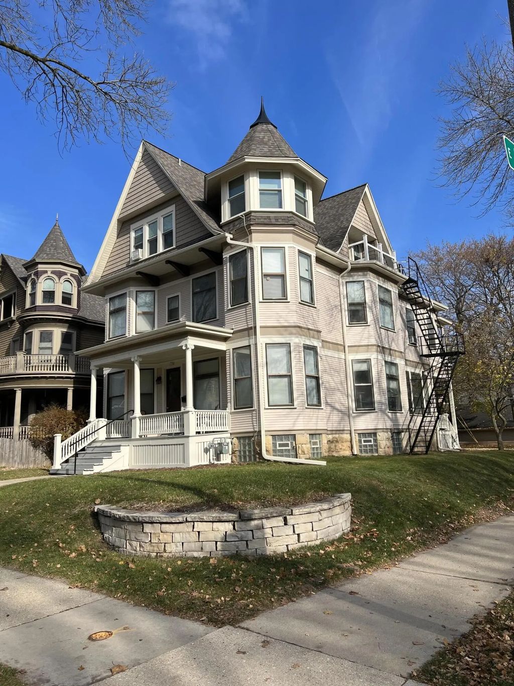 2704 N Hackett Ave, Milwaukee