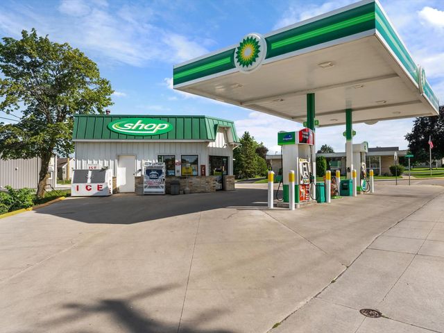 227 S Calumet Dr, Valders