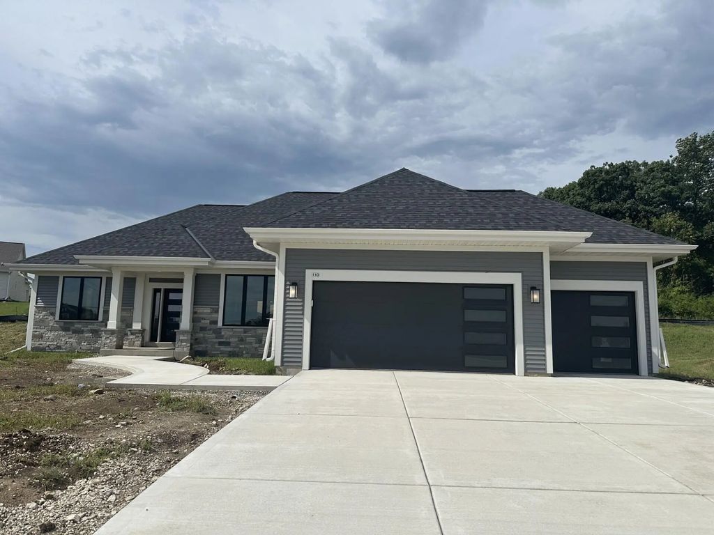 110 Retzer View Ct, Waukesha