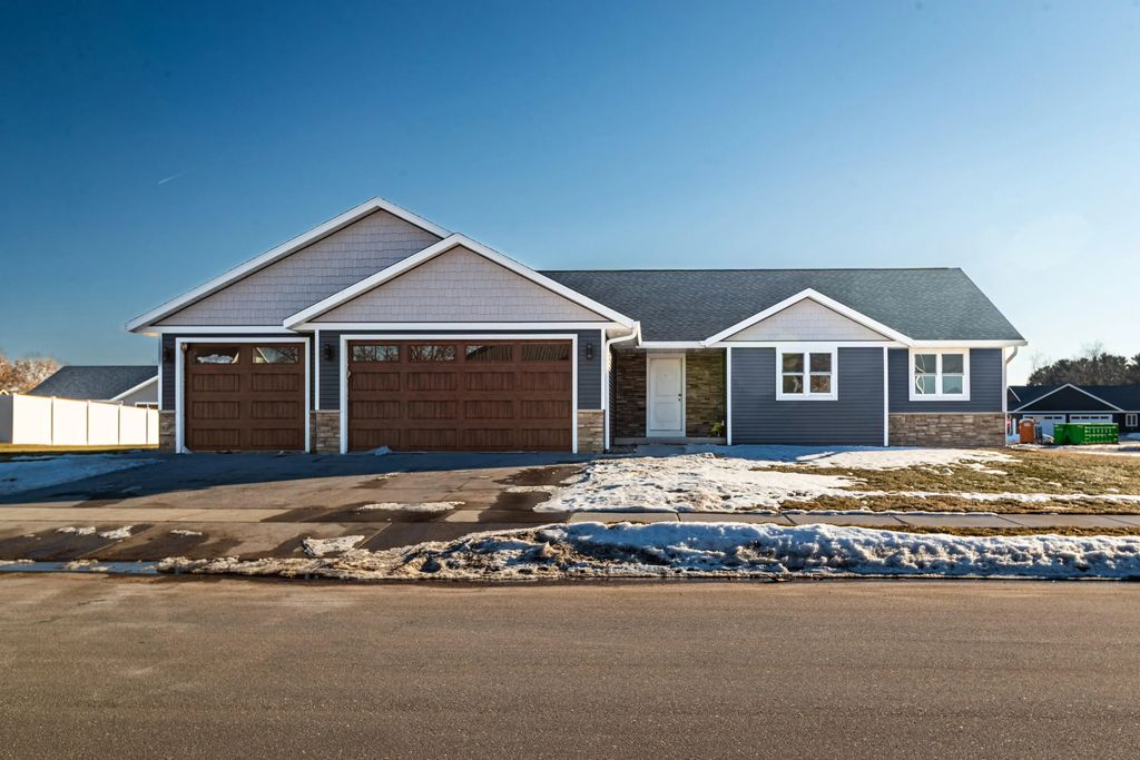 1938 Arches Dr, Holmen