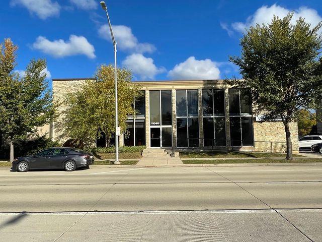 11040 W Bluemound Rd, Wauwatosa