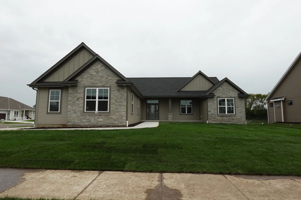 1343 Periwinkle Pass, Oconomowoc