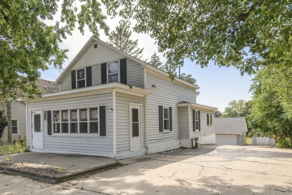 230 N Watertown St, Johnson Creek