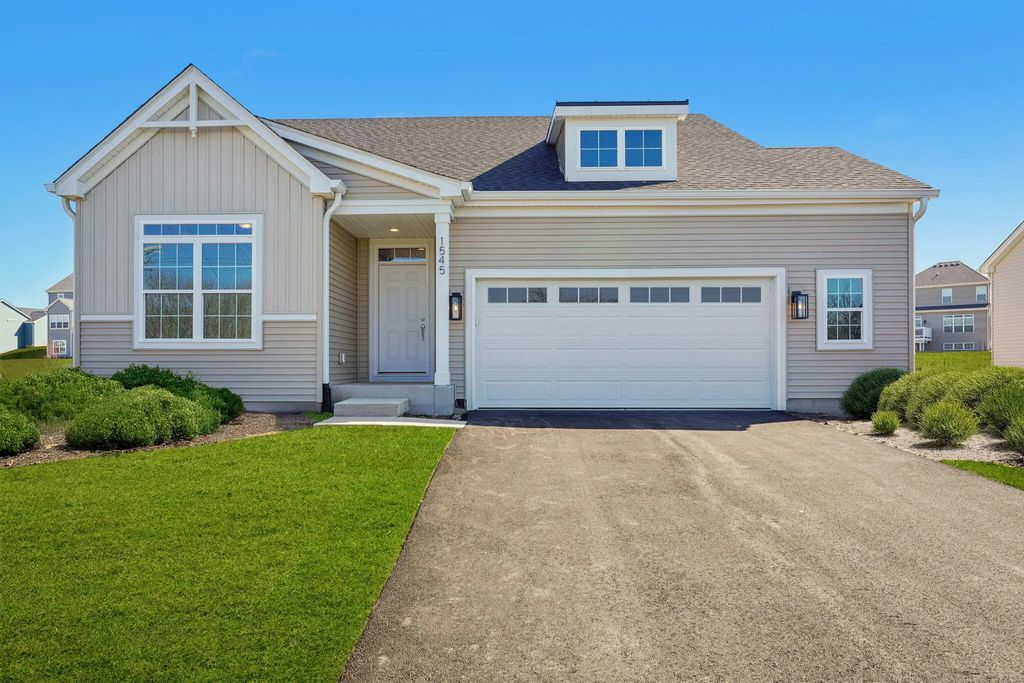 1545 N Stone Ridge Dr, Lake Geneva
