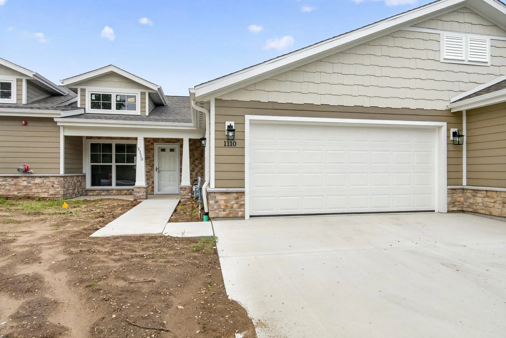 1110 Harbor Ave, West Bend