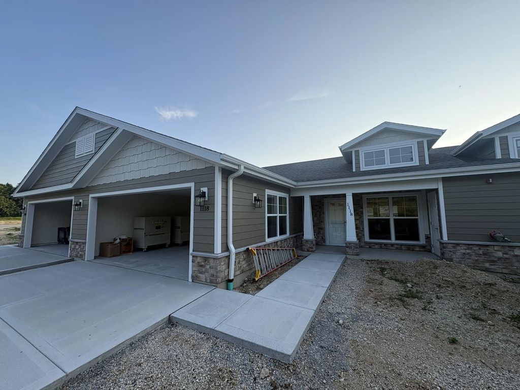 1118 Harbor Ave, West Bend
