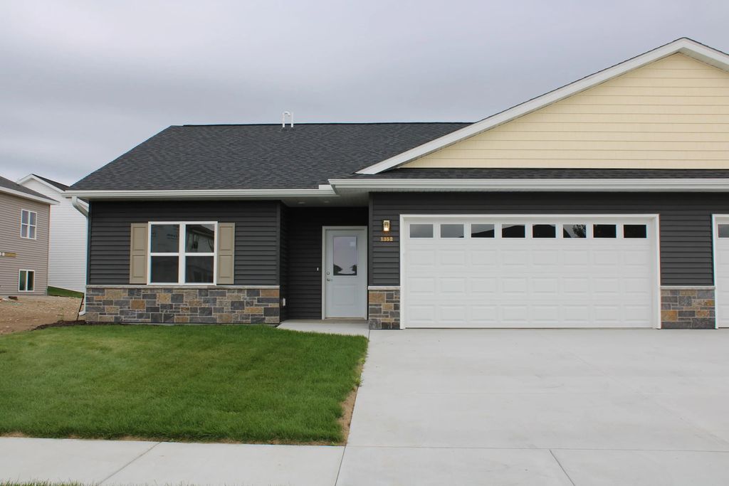 1352 Kettle Dr Unit 2, Kewaskum