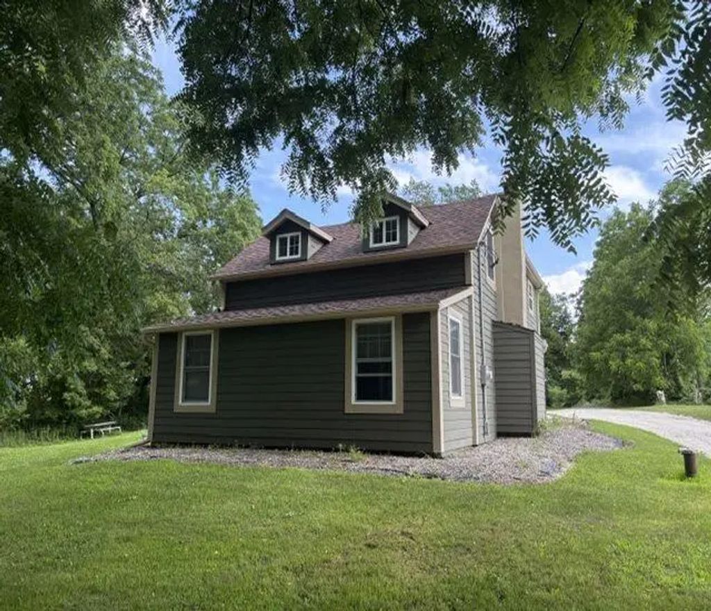 N64w21021 Mill Rd, Menomonee Falls