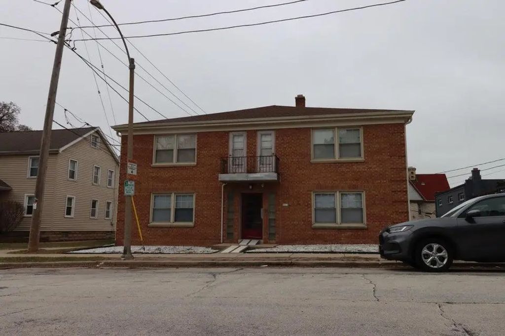 2312 N 71st St, Wauwatosa