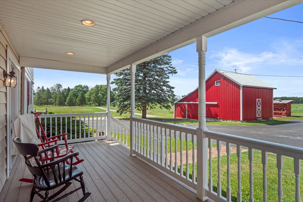 N4554 Lakeview Rd, Hustisford