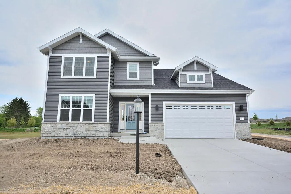 641 Standing Stone Dr, Waukesha