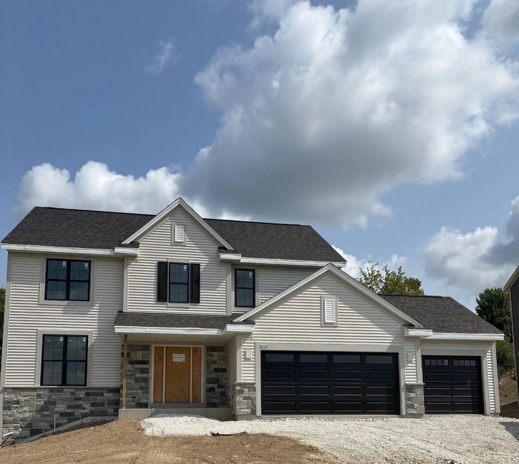 3716 Oakmont Trl, Waukesha