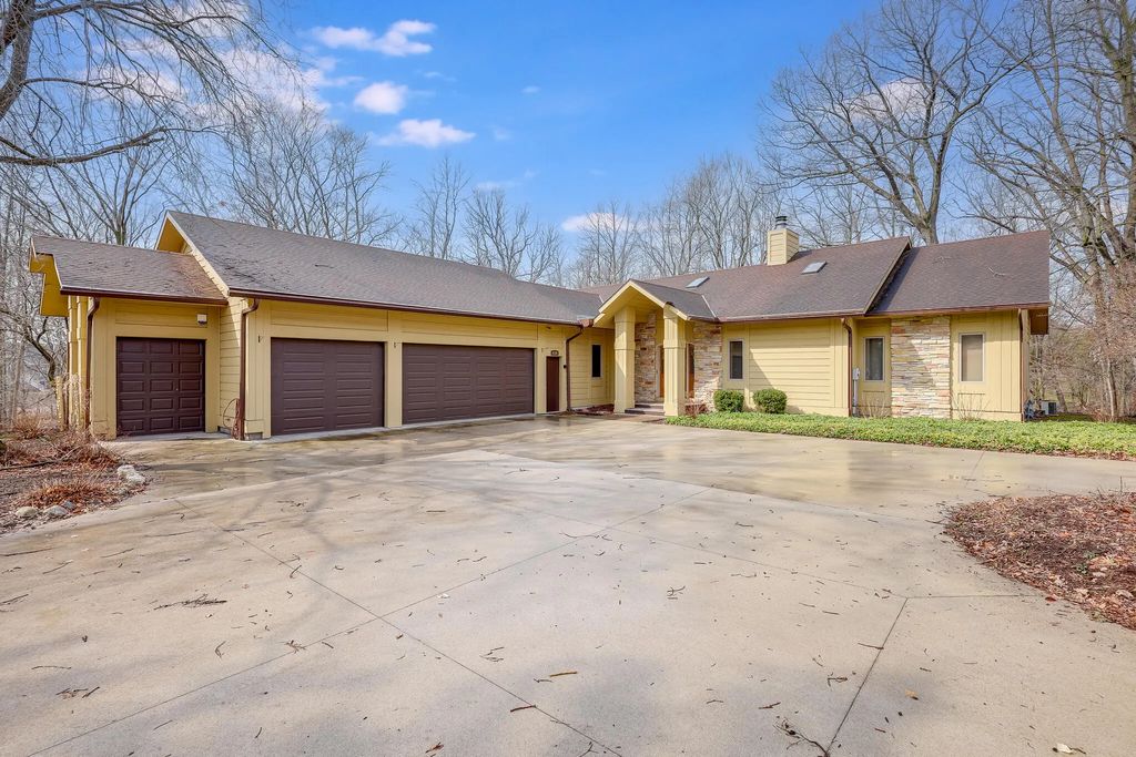 2128 Hunters Ridge Ct, Manitowoc