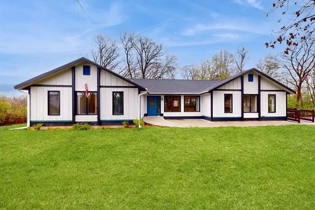 401 Host Dr, Lake Geneva