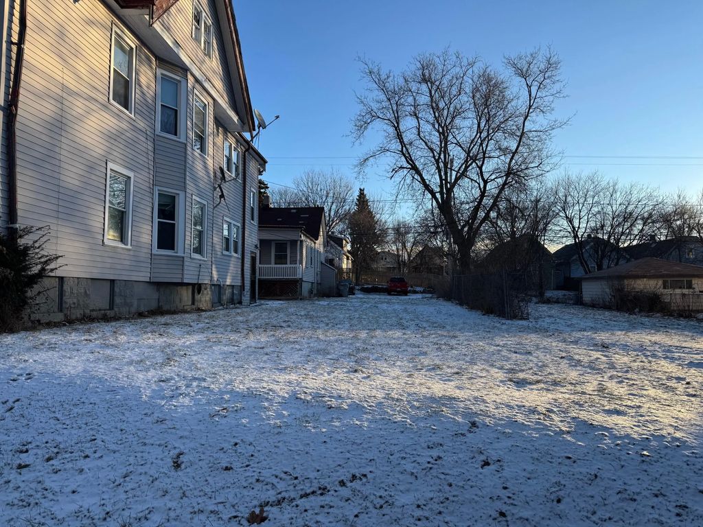 3336 N 11th St, Milwaukee