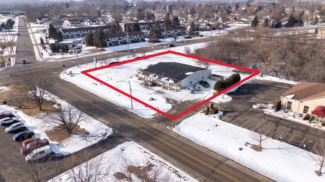 400 W Dekora St, Saukville
