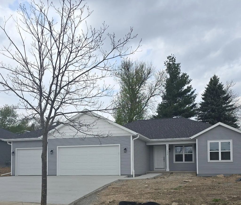 402 Village Ln, Ripon