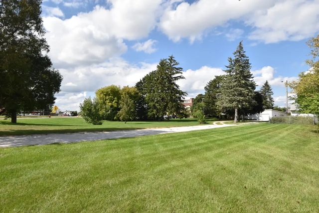 N94w17842 Appleton Ave, Menomonee Falls