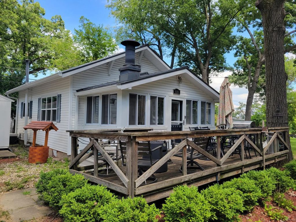 1610 Jackson Park Dr, Delavan