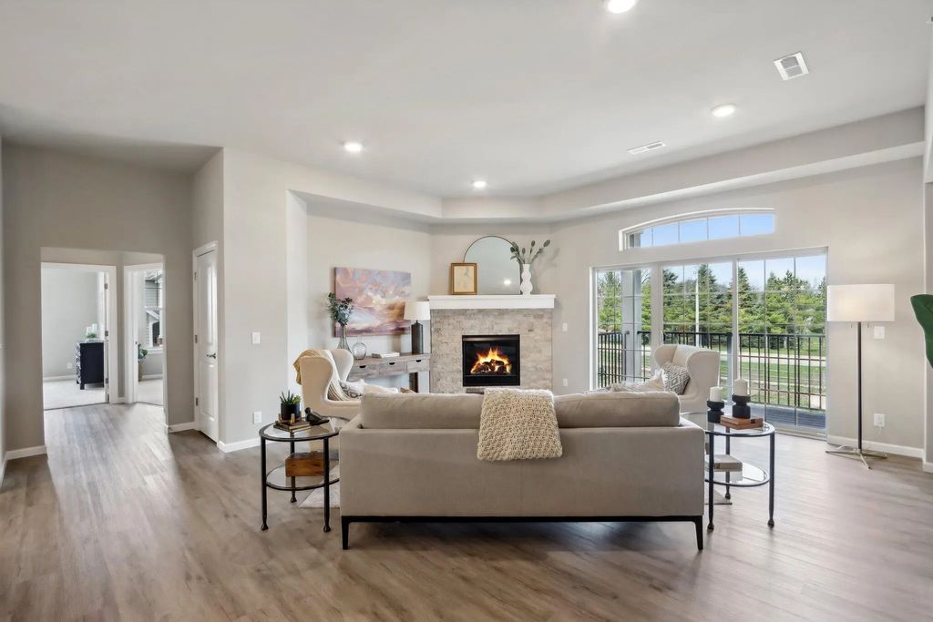 2836 Fox Lake Cir 201 / 04, Waukesha